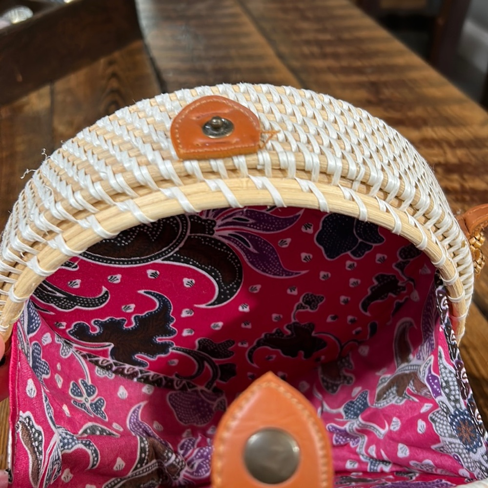 Handmade round straw woven  boho purse